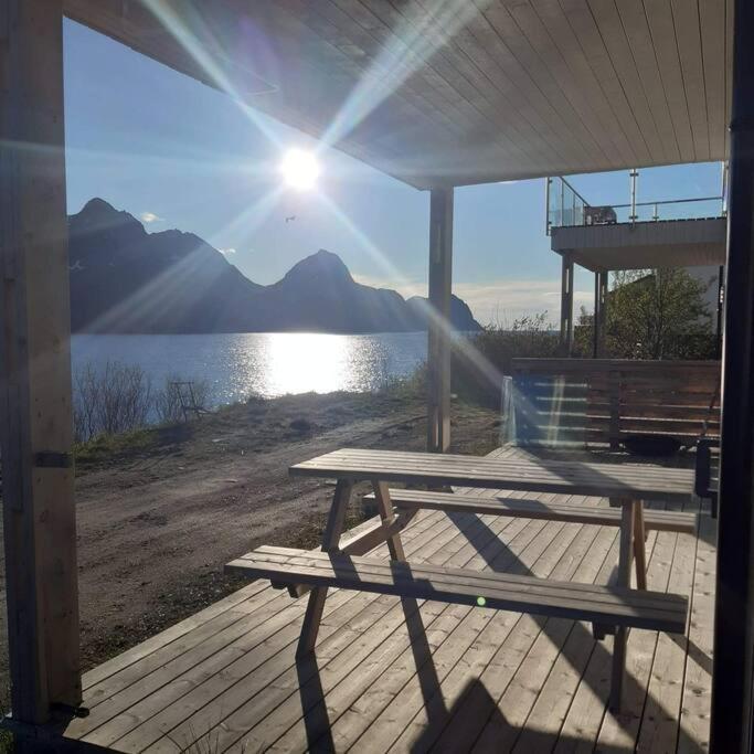 Senja, Husoy I Senja. Leilighet Med Utsikt Over Fjord Og Fjell Tofta Экстерьер фото