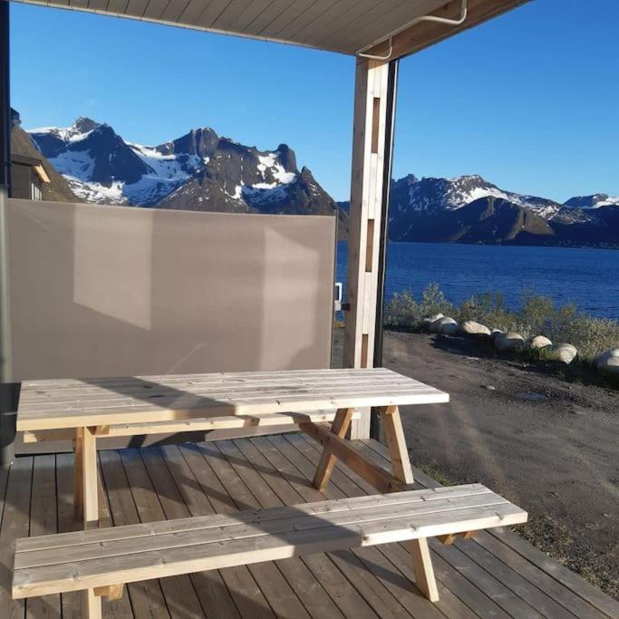 Senja, Husoy I Senja. Leilighet Med Utsikt Over Fjord Og Fjell Tofta Экстерьер фото