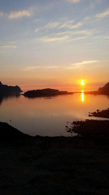 Senja, Husoy I Senja. Leilighet Med Utsikt Over Fjord Og Fjell Tofta Экстерьер фото